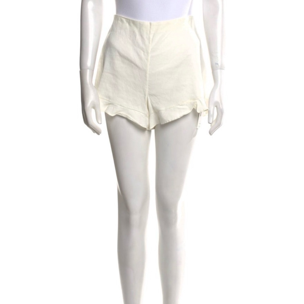 Alice + Olivia Off-White Ruffle Hem Shorts – NWT